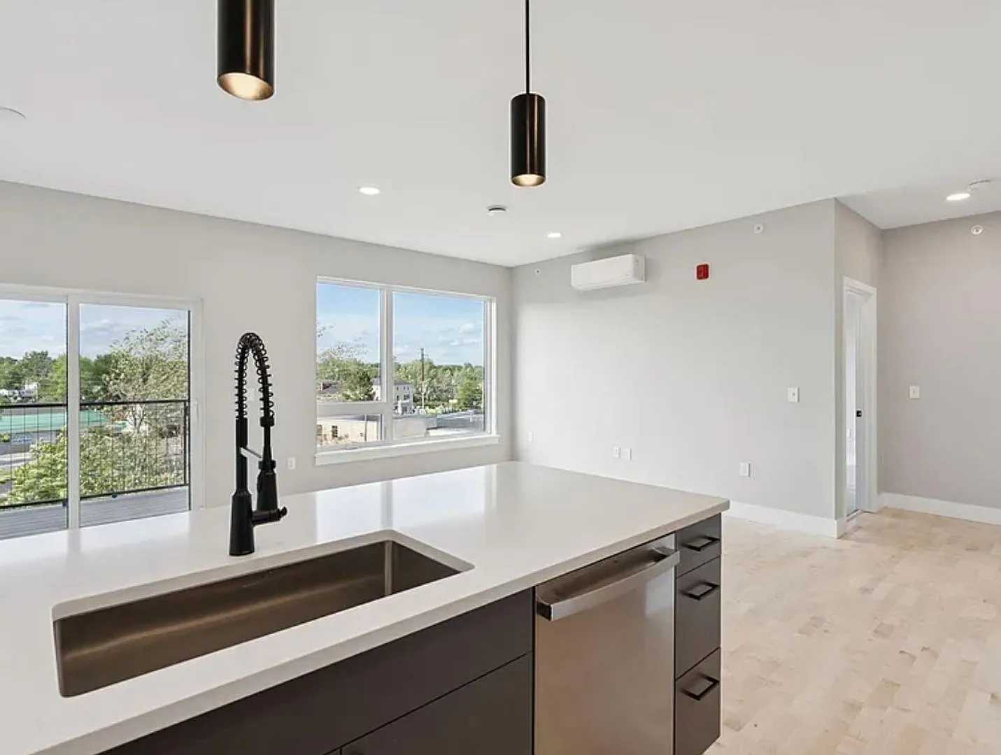 $2,500 2BD/1BA Condo in Biddeford - Parking Included, Balcony with Water Views - Available 10/10 — Photo 3