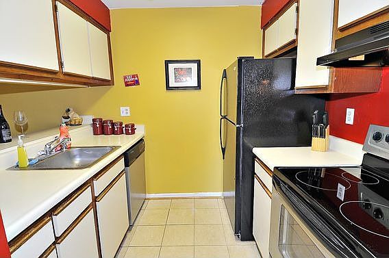 5th image of 1121 Castle Harbour Way Unit 2B