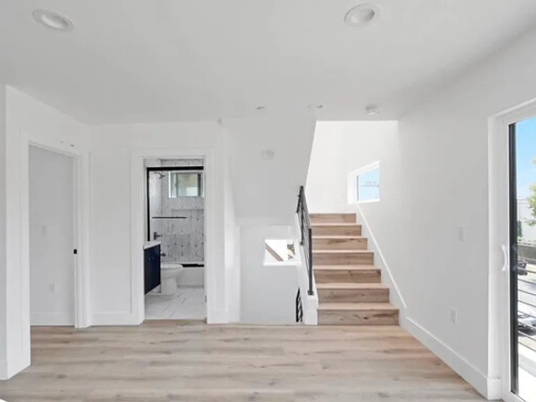 1146 N Sycamore Ave — Photo 7