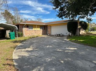 2417 Middlecoff Dr, Gulfport, MS 39507