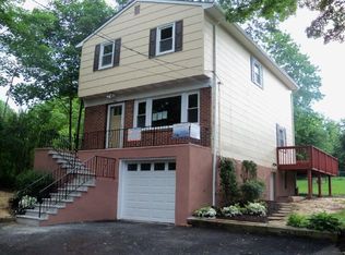 12 Old Rd, White Plains, NY 10607