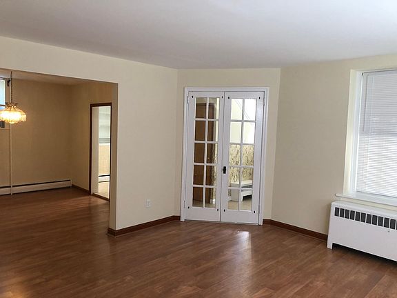 5th image of 109 W Cypress St #A