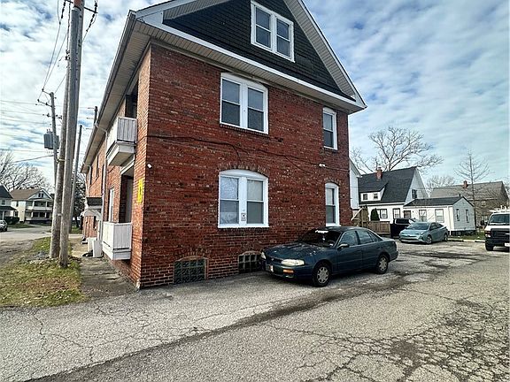 2nd image of 837 Wayside Rd 2
