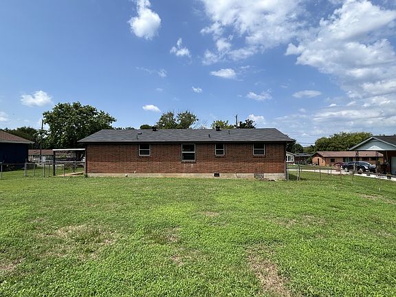 2nd image of 3128 Brickdale Ln