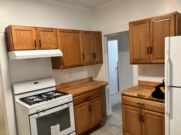 135 Circular Ave #1, Hamden, CT 06514