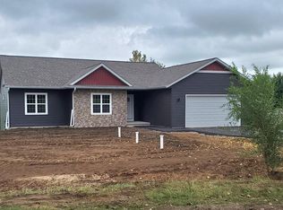2346 Lockhorn Cir, West Bend, WI 53090