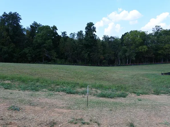 645 Farm Ridge Dr, Cookeville, TN 38506