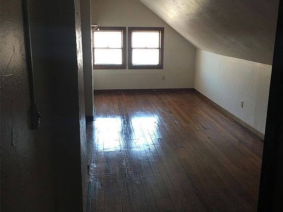 5th image of 2287 Indianola Ave