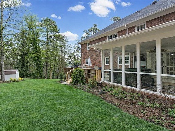 2nd image of 20 Pine Valley Rd SW