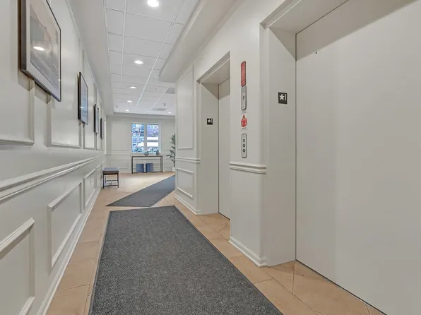 370 S Western Ave APT 403, Des Plaines, IL 60016