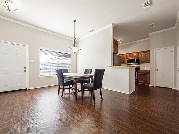 5th image of 402 Meadow Ln