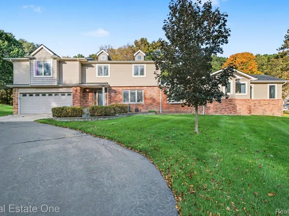 9243 Sherwood Dr, Davisburg, MI 48350