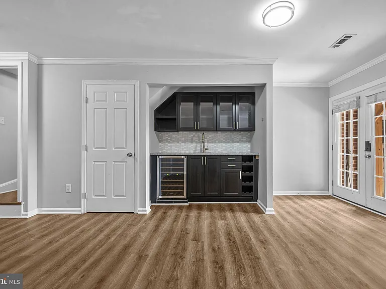 2035 S Glebe Rd — Photo 37