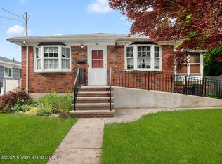 380 Main St, Staten Island, NY 10307