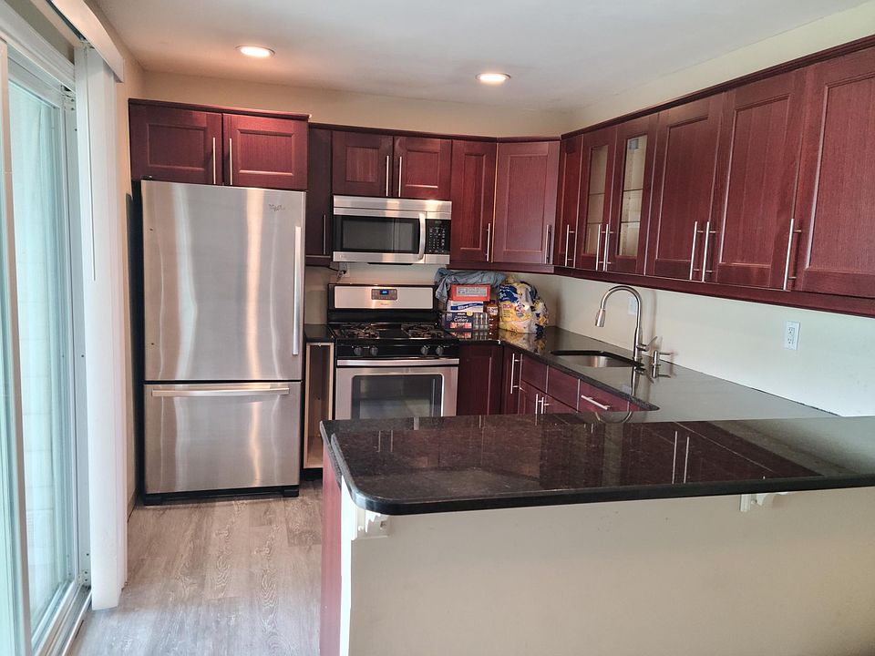 2nd image of 22815 Renford St