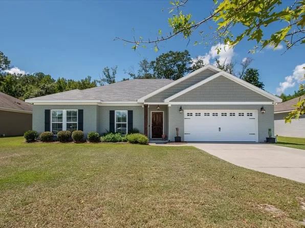 102 Scarlett Oak Dr, Headland, AL 36345