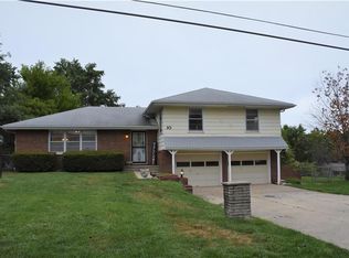 10 NW 74th Ter, Gladstone, MO 64118