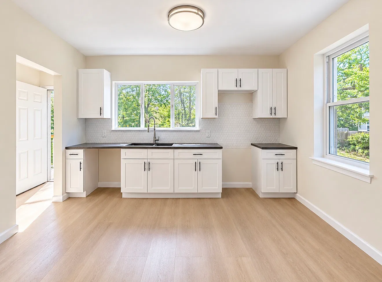 3 bed, 1.5 bath, 1250 sqft, $2,700 — Photo 1