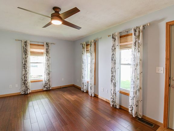 4th image of 821 Charles St