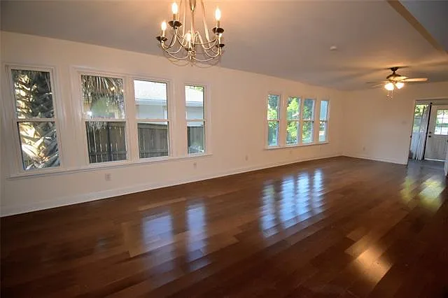 2 bed, 1.0 bath, 1443 sqft, $1,895 — Photo 2