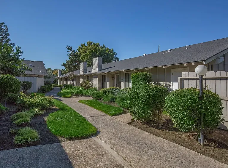 Bear Creek Manor/Bear Creek Terrace — Photo 11