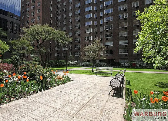 Sold by Warburg | media 5