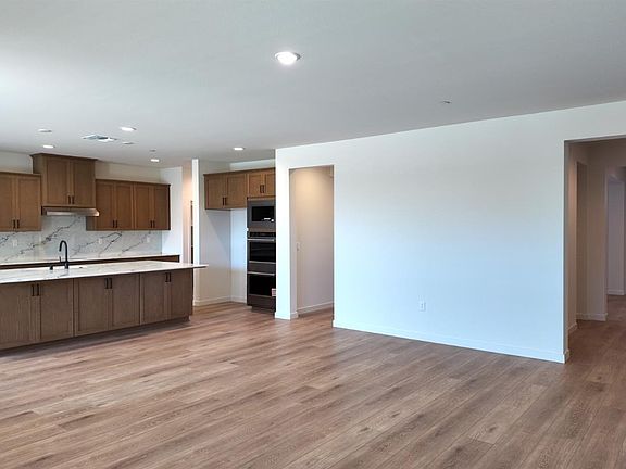 3rd image of 511 Grande Ct