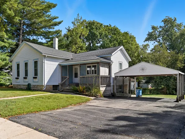 318 E McKenney St, Dixon, IL 61021