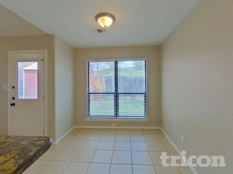 108 Parkwood Ct — Photo 5