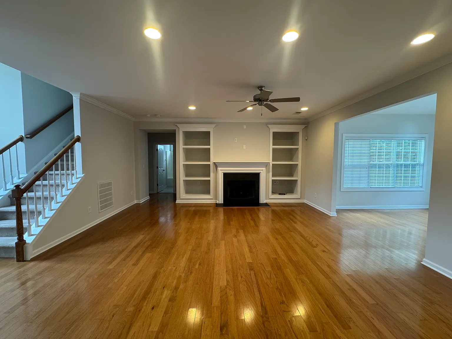 5 bed, 3070 sqft, $3,395 — Photo 2