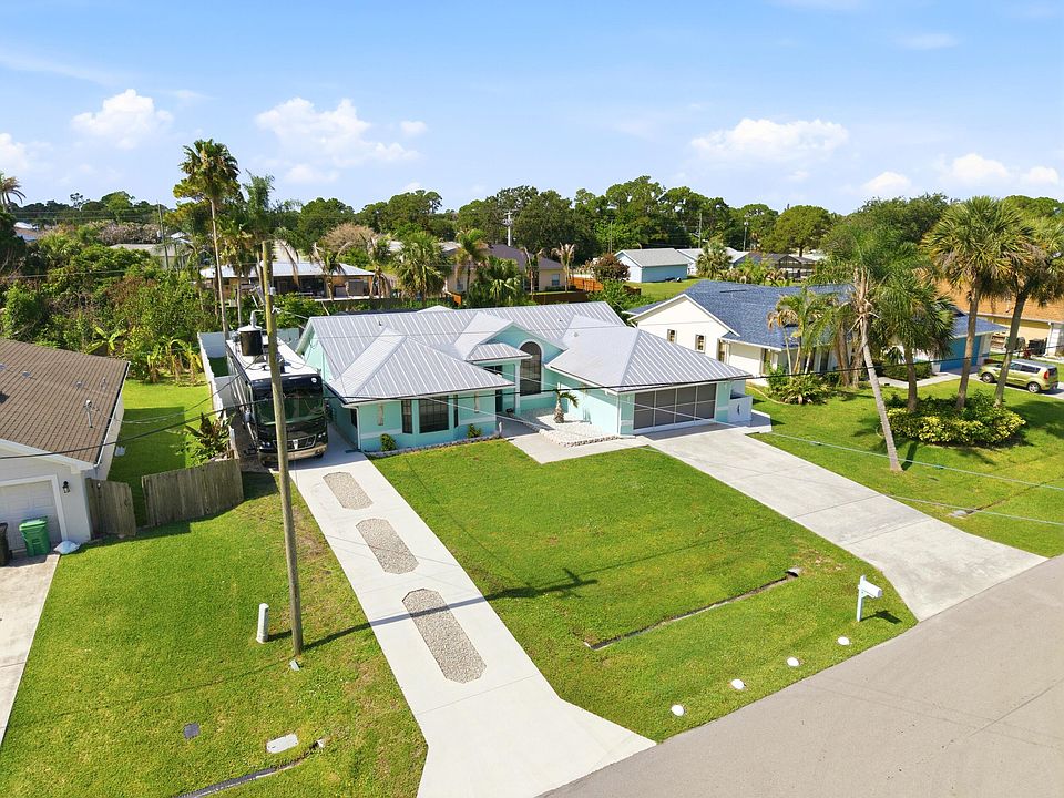1st image of 532 SE Majestic Terrace