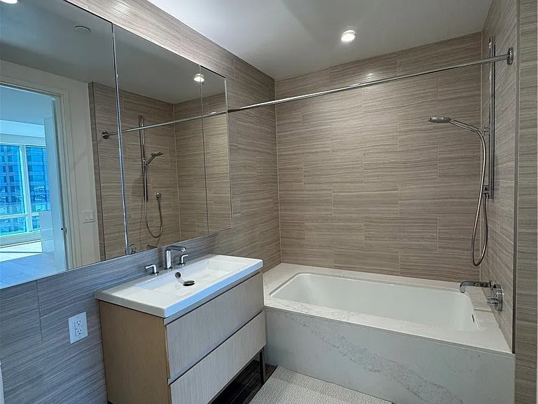 877 Francisco — Photo 11
