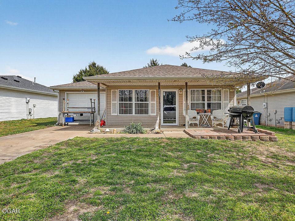 1st image of 623 Valley View St