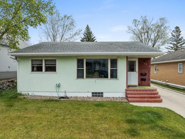 616 23rd St NW, Minot, ND 58703