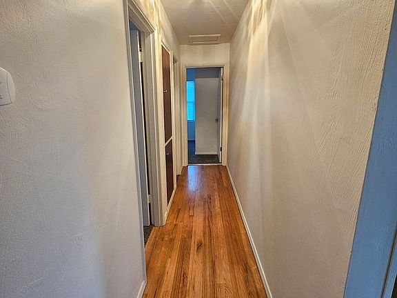 5th image of 834 S Evergreen Dr