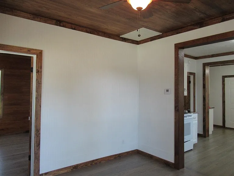 1601 W Main St — Photo 9