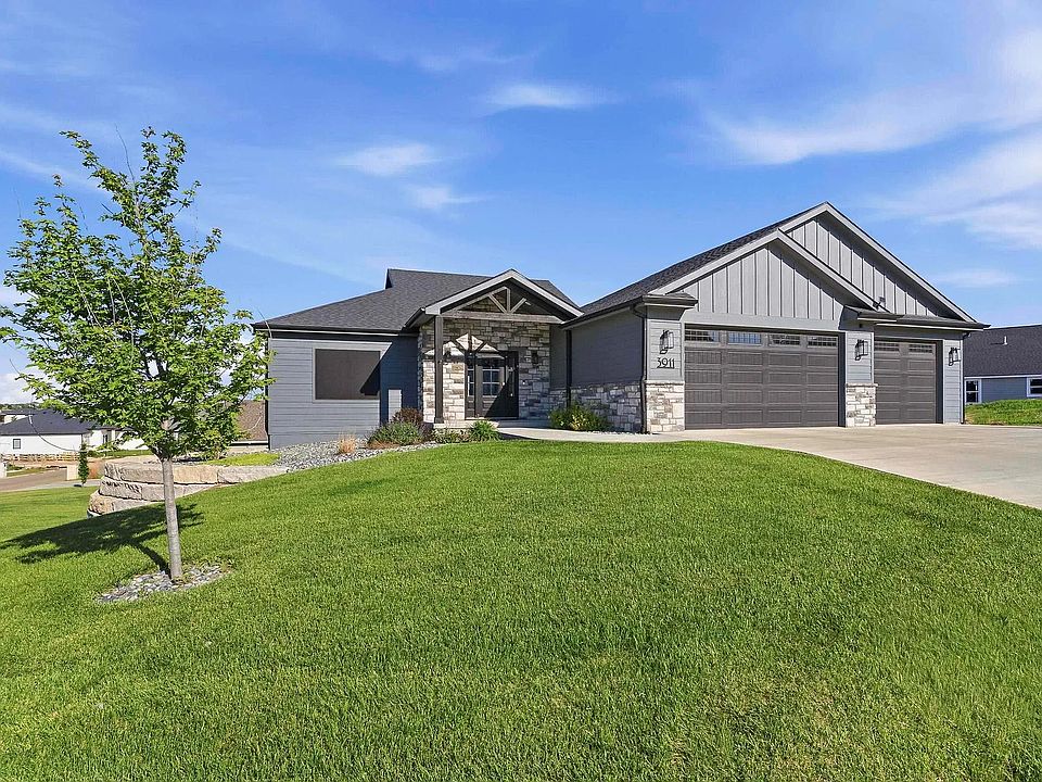 1st image of 3912 Travers Cir