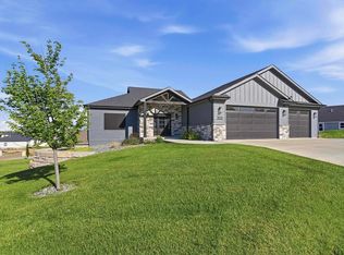 3912 Travers Cir, Manhattan, KS 66503