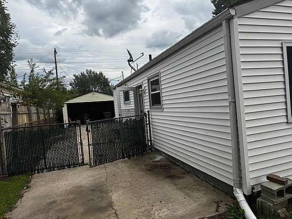 3rd image of 8035 Birch St