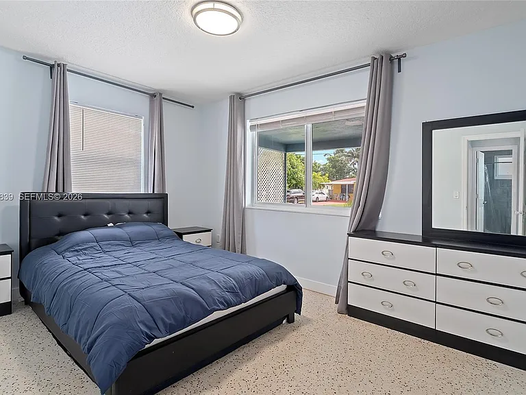 644 SW 7th Ct — Photo 37
