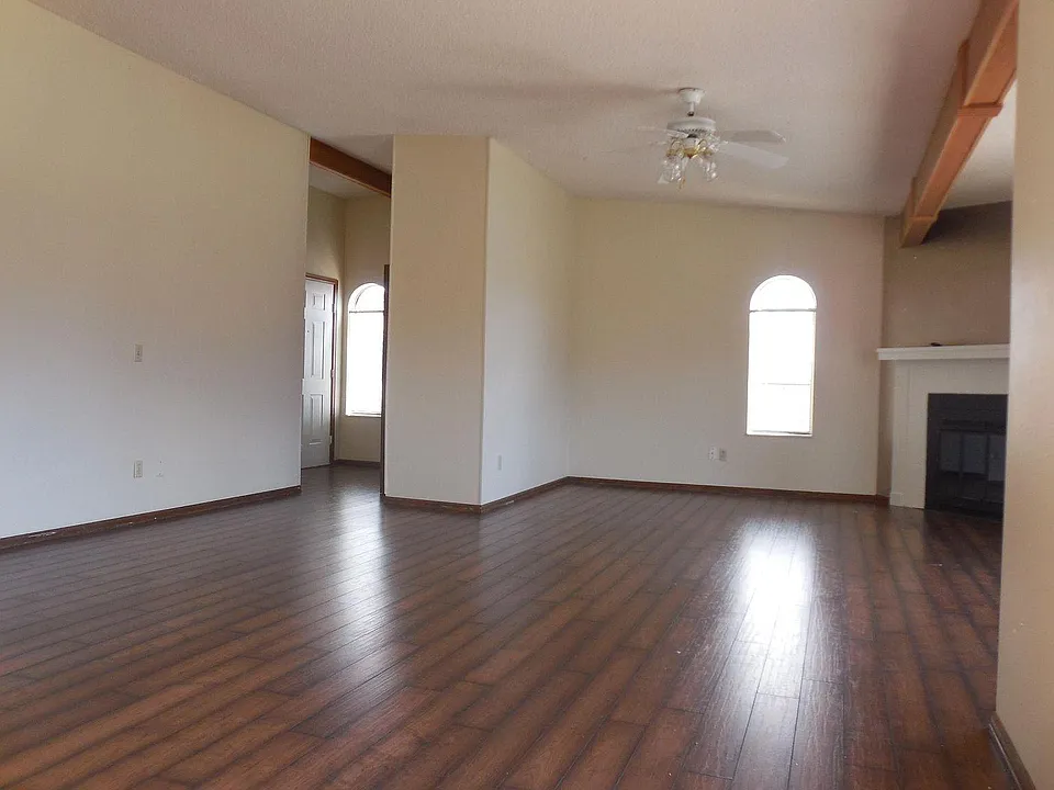 Great Room & Entry