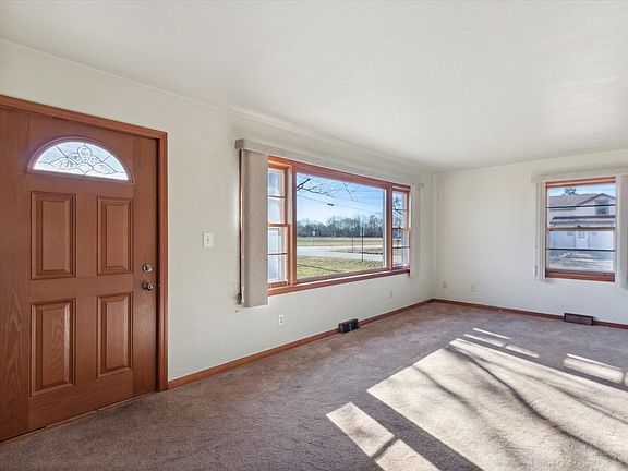 5th image of 1102 N Blackhawk Blvd