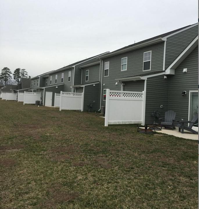 2nd image of 516 Halifax Ct