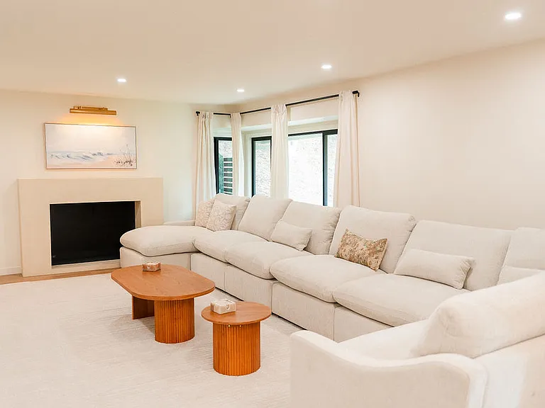 10461 Shadyridge Dr — Photo 2
