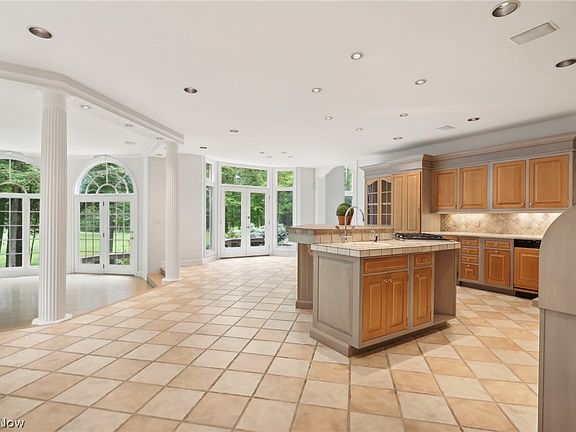 5th image of 447 Berwick Cir