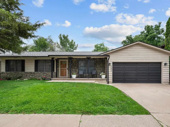 721 24th Avenue Ct, Moline, IL 61265