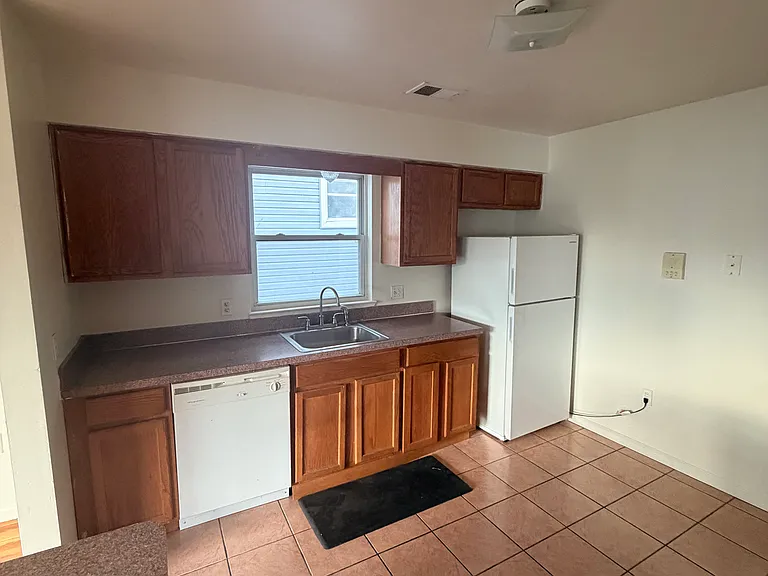 156 Johnson Ave — Photo 10
