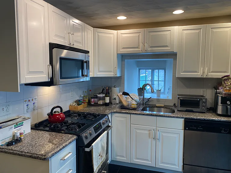 88 Pearl St #3 — Photo 10
