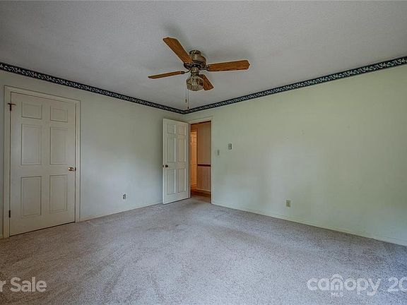 4th image of 214 Dogwood Dr