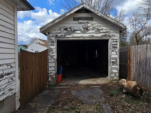3rd image of 115 E Bacon St